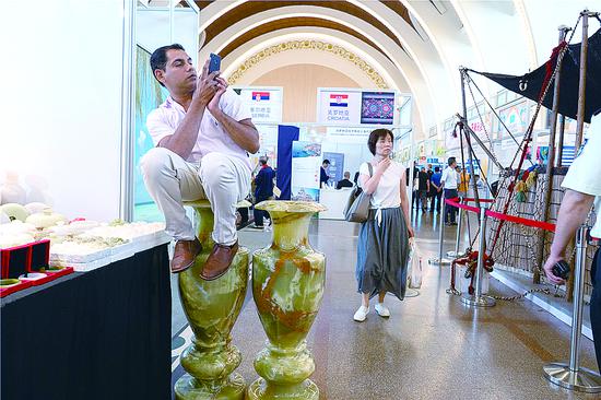 This year's Belt and Road Brand Expo presents national specialties and folk culture products from around the world. Gao Erqiang / China Daily