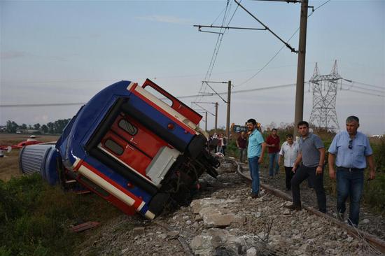 A derailed train is seen at the accident site in Tekirdag, northwestern Turkey, July 8, 2018. At least 10 people were killed and 73 others were injured when a commuter train derailed on Sunday in Turkey's northwestern Tekirdag province, local media reported. (Xinhua)