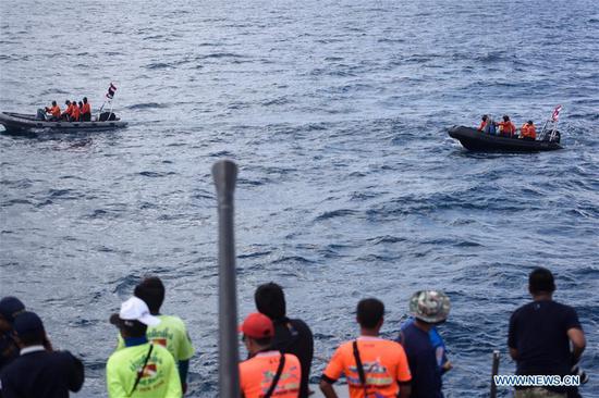 Members of Thai rescue team search for missing passengers from the capsized boat in the accident area in Phuket, Thailand, July 8, 2018.  (Xinhua/Qin Qing)