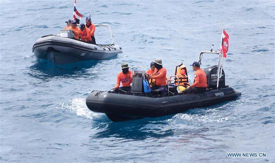 Members of Thai rescue team search for missing passengers from the capsized boat in the accident area in Phuket, Thailand, July 8, 2018.  (Xinhua/Qin Qing)