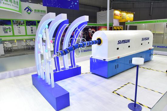 A robot with snake-shaped arms developed by Siasun Robot and Automation Co Ltd. (Photo provided to chinadaily.com.cn)