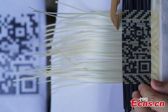 A solution to poverty: Bamboo weaving integrates QR 