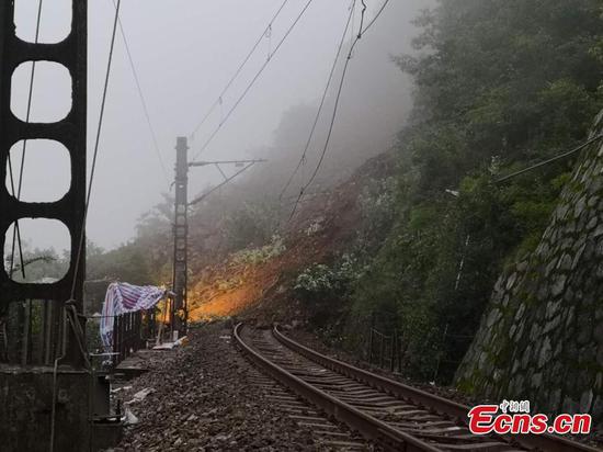 Landslide cuts off Baoji-Chengdu railway