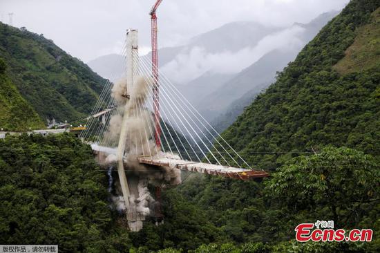 Colombia demolishes unfinished bridge after deadly collapse 