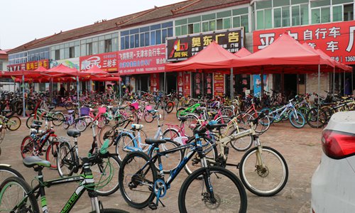 A street of Wangqingtuo lined with bicycle shops. (Photo: Zhang Dan/GT)