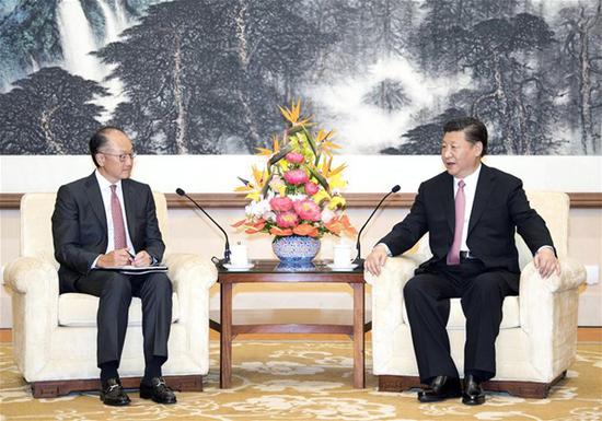 Chinese President Xi Jinping (R) meets with World Bank President Jim Yong Kim in Beijing, capital of China, July 16, 2018. (Xinhua/Li Xueren)