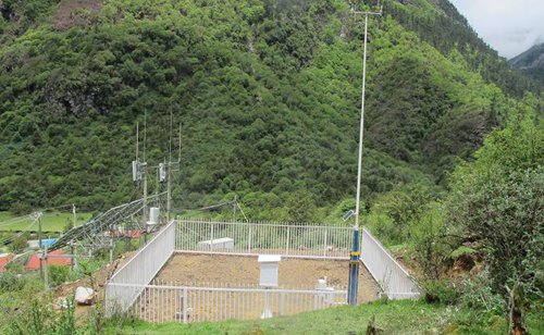 The unmanned automatic weather observation station set up in Yumai township, in Southwest China's Tibet Autonomous Region. (Photo/Courtesy of the Meteorological Bureau of the Shannan Prefecture)