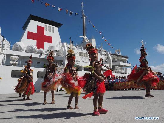 People perform traditional dance to welcome Chinese naval hospital ship Ark Peace in Port Moresby, Papua New Guinea, on July 11, 2018. Chinese naval hospital ship Ark Peace arrived in Papua New Guinea's capital Port Moresby on Wednesday, marking the start of its eight-day humanitarian mission in the Oceanian nation. (Xinhua/Jiang Shan)