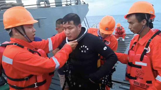 One of members of Chinese rescue team. /CGTN Photo