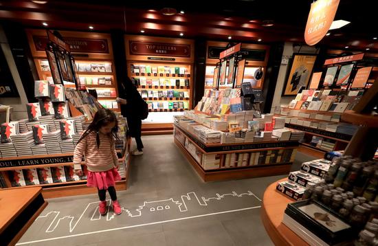 Customers visit the Sisyphe bookstore in Beijing's Xizhimen area in April. (CHENG GONG/FOR CHINA DAILY)