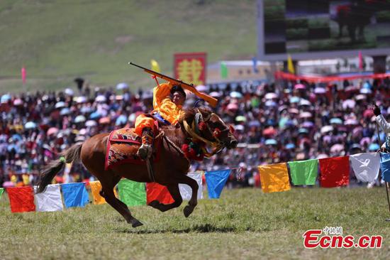Horse racing festival opens in Qinghai