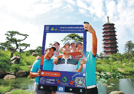 From left: Motin Yeung, Charlie Netzel, Cao Yi, Joseph Winslow and Jason Hak take a selfie at the Yanqi Lake International Conference Center as they prepare for the PGA Tour Series-China Beijing Championship, Thursday to Sunday. (Photo provided to China Daily)