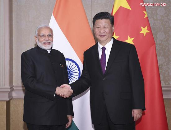 Chinese President Xi Jinping (R) meets with Indian Prime Minister Narendra Modi in Johannesburg, South Africa, July 26, 2018. (Xinhua/Yan Yan) 