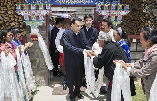 Chinese Premier Li Keqiang (C), also a member of the Standing Committee of the Political Bureau of the Communist Party of China (CPC) Central Committee, visits local residents of a village in Nyingchi, southwest China's Tibet Autonomous Region, July 25, 2018. Li made an inspection tour to Nyingchi, Shannan and Lhasa in Tibet Autonomous Region on July 25-27. (Xinhua/Huang Jingwen)