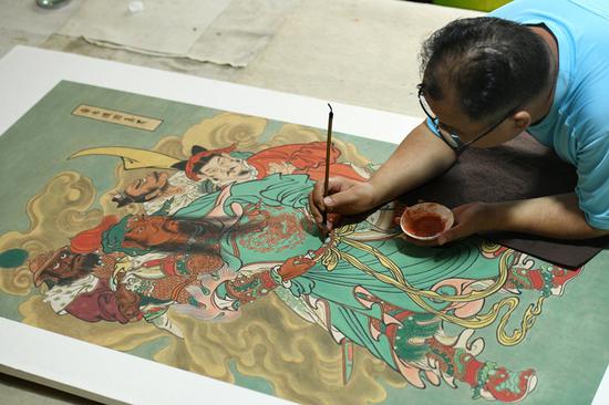 Chinese folk painter gives murals new life on paper