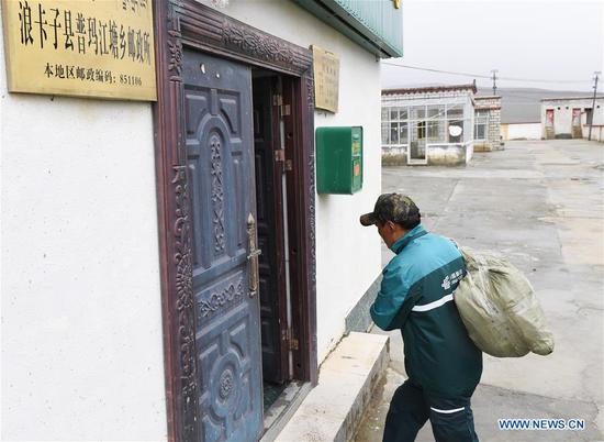 Postal service staff perform delivery task in China's highest township in Tibet