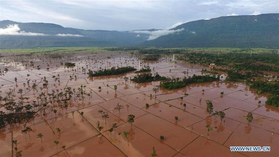 Aerial photo taken on July 28, 2018 shows the flooded area after a dam collapsed in Sanamxay District, Attapeu, Laos. (Xinhua/Liu Ailun)