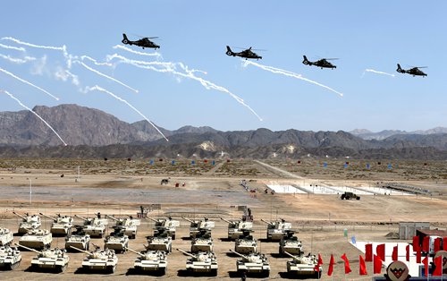 Helicopters and tanks perform at the opening ceremony of the International Army Games 2018 in Korla, Xinjiang Uyghur Autonomous Region on Sunday. (Photo: Cui Meng)