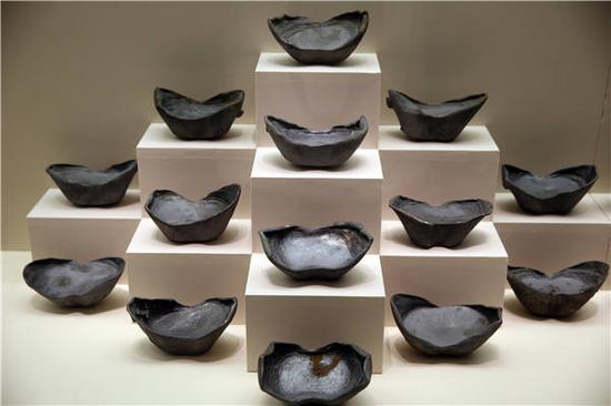 The ongoing exhibition, Sunken Treasures in Jiangkou Battlefield, at the National Museum of China, features a selection of artifacts excavated from the Minjiang River in Sichuan province that are believed to be the site where 17th-century peasant-uprising leader Zhang Xianzhong abandoned treasures while losing the war. (Photo by Jiang Dong/China Daily)