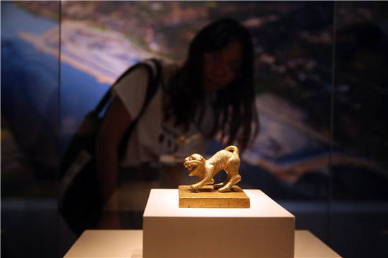 The ongoing exhibition, Sunken Treasures in Jiangkou Battlefield, at the National Museum of China, features a selection of artifacts excavated from the Minjiang River in Sichuan province that are believed to be the site where 17th-century peasant-uprising leader Zhang Xianzhong abandoned treasures while losing the war. (Photo by Jiang Dong/China Daily)