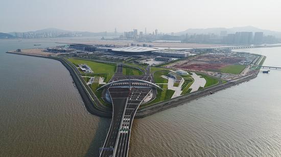 Photo taken on July 11, 2018 shows the administration area of the Hong Kong-Zhuhai-Macao Bridge, South China. (Photo / Xinhua)