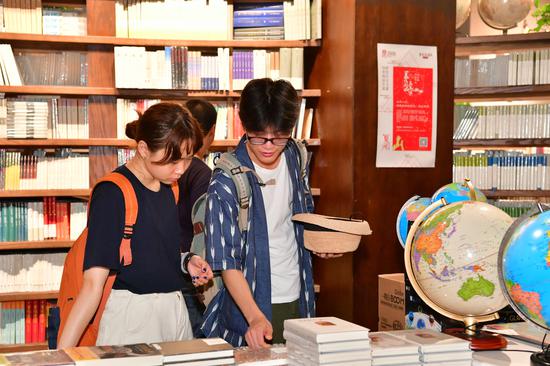 SDX Joint Bookstore Sanlitun becomes one of the 24-hour bookstores in Beijing, Aug 2, 2018.(Photo provided to China Daily)