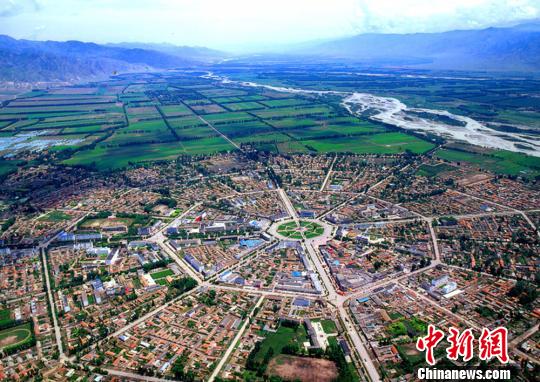 Tekes County in northwest China’s Xinjiang Uygur Autonomous Region is in the shape of bagua (the eight trigrams). (Photo provided to China News Service)