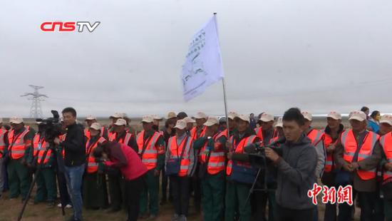 A team of 40 members is formally established to protect the migration of endangered Tibetan antelopes in Sanjiangyuan National Park, Aug. 7, 2018. (Photo/Screenshot on CNS TV)