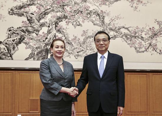 Premier Li Keqiang greets Maria Fernanda Espinosa Garces, the newly elected president of the General Assembly of the United Nations on Wednesday, in Beidaihe district, Qinhuangdao, Hebei Province. (XU JINGXING/CHINA DAILY)