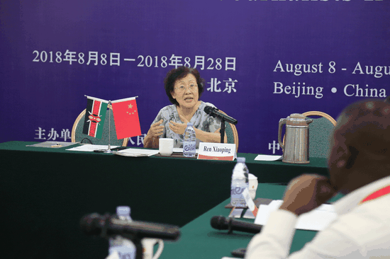 Ren Xiaoping, a member of the Public Diplomacy Advisory Panel for the Chinese Ministry of Foreign Affairs, talks to participants in a 2018 seminar for journalists from Kenya at the Xijiao Hotel in Beijing on August 9, 2018. (Photo provided to China Daily)