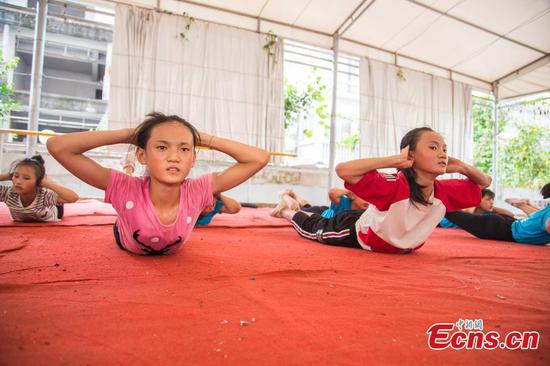 Acrobatics seen as way out of poverty in Guangxi 
