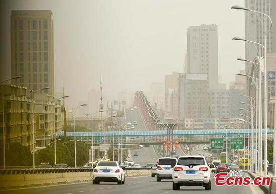 Sandstorm hits Urumqi