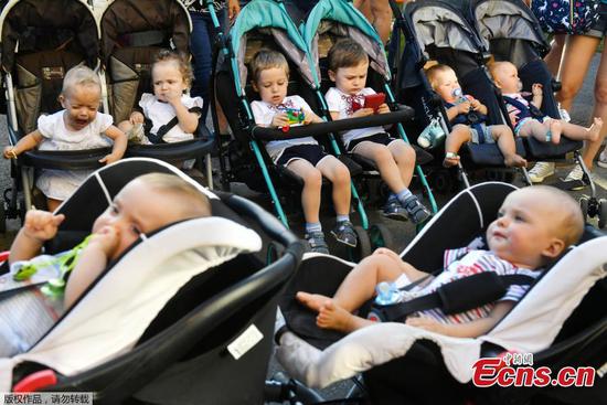 Children gather in Kiev to celebrate twins festival
