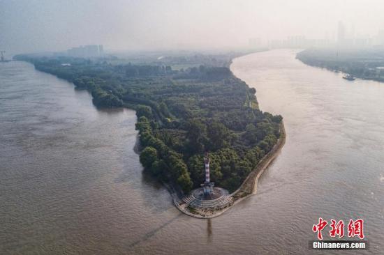 An aerial view shows part of the Yangtze River. (File photo/China News Service)