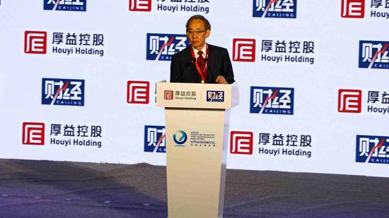 Nobel prize winner, Steven Chu, speaking at a forum held in Beijing. August 12, 2018. /CGTN Photo