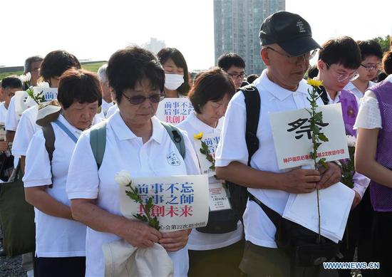 Members of a visiting Japanese delegation pay tribute to the victims in silence at The Memorial Hall of the Victims in Nanjing Massacre by Japanese Invaders in east China's Jiangsu Province, Aug. 15, 2018. (Xinhua/Sun Can)