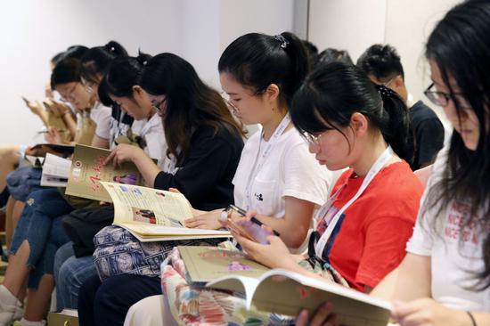 Students listen to a session at the World Congress of Philosophy, which has attracted 8,000 participants. Wang Zhuangfei/China Daily