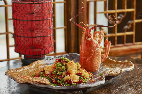 Sichuan-style deep-fried lobster, one of the specialities on offer at Hutong restaurant in London. (Photo/CHINA DAILY)