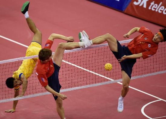 Athletes play Sepaktakraw at the 2014 Asian Games in Incheon. [Photo: Xinhua]