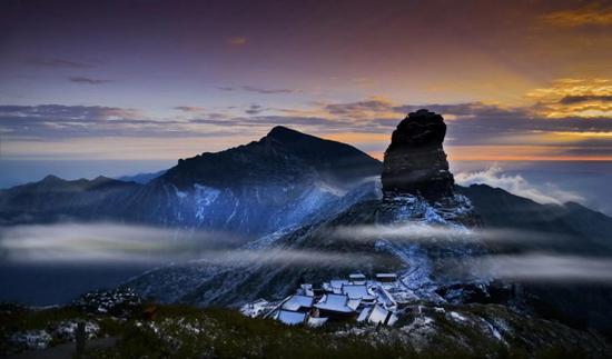 A file photo of Fanjing Moutain in Guizhou. Mount Fanjingshan was inscribed on the World Heritage List on July 2, 2018 at the 42nd World Heritage Committee meeting in Bahrain. The ecosystem of Fanjingshan has preserved large numbers of ancient relict plants, rare and endangered creatures, as well as unique species. (Photo provided by Zhou Wenqing)