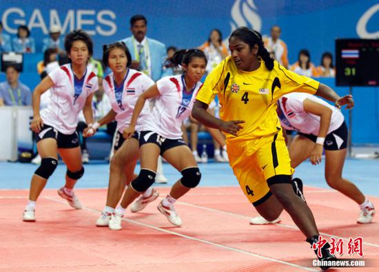 Athletes compete in Kabaddi at the 2010 Asian Games in Guangzhou. [Photo: Chinanews.com]