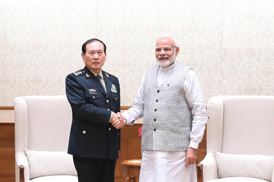 Indian President Narenda Modi shakes hands with China's State Councilor and Defense Minister General Wei Fenghe on Aug. 21, 2018. (Photo/Xinhua)