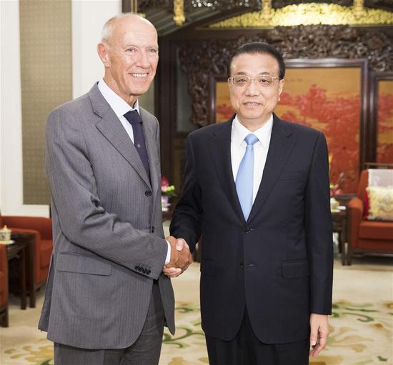 Chinese Premier Li Keqiang (R) meets with World Intellectual Property Organization (WIPO) Director-General Francis Gurry, who is here to attend the 2018 high-level conference on intellectual property rights (IPRs) for countries along the Belt and Road, in Beijing, capital of China, Aug. 28, 2018. (Xinhua/Huang Jingwen)
