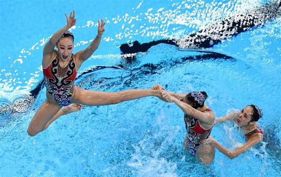 Swimmers of China compete during the Artistic Swimming Women's Teams contest at the 18th Asian Games in Jakarta, Indonesia, Aug. 29, 2018. [Photo: Xinhua]