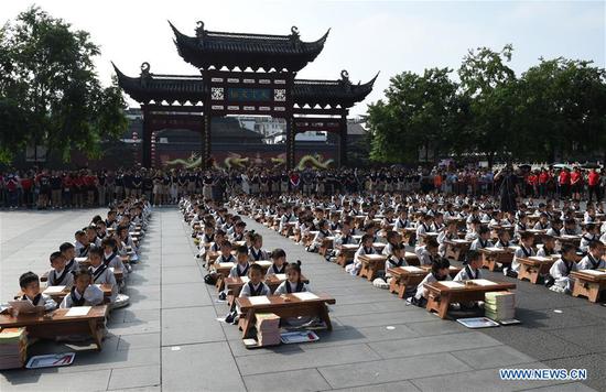 Children attend first writing ceremony in Nanjing