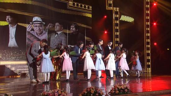 The judging panel of the “Golden Deer Awards” is on the stage at the opening ceremony. /CGTN Photo