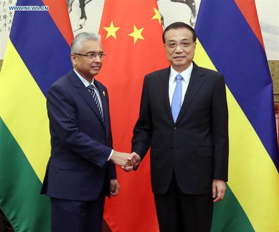 Chinese Premier Li Keqiang (R) meets with Mauritian Prime Minister Pravind Jugnauth in Beijing, capital of China, Sept 2, 2018. (Photo/Xinhua)