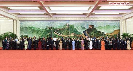 Xi hosts banquet for leaders attending FOCAC summit