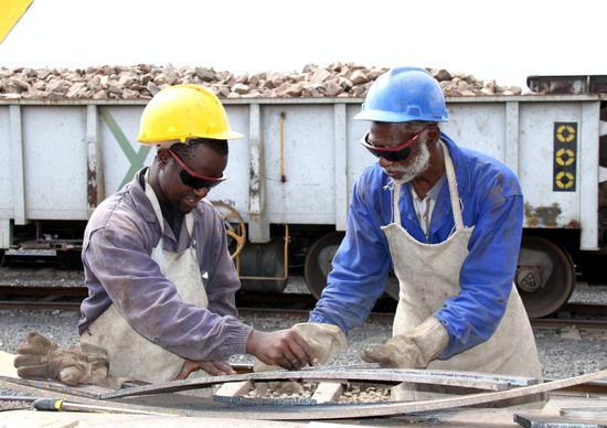 Two local technicians work at a venture of Sinosteel Group Corp Ltd in Zimbabwe. (Photo/Xinhua)