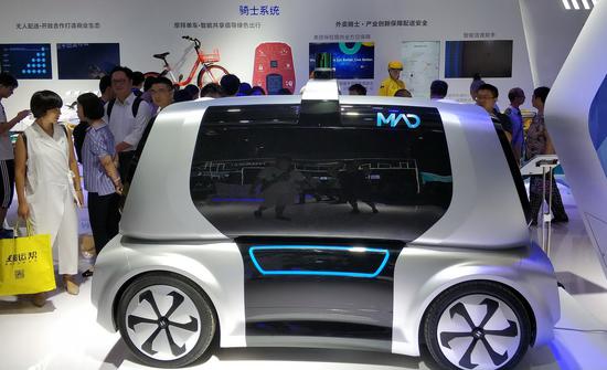 A Meituan Autonomous Delivery car, or MAD－a smart concept vehicle designed by Meituan-Dianping to boost its unmanned delivery service－is displayed at a high-tech exhibition in Chongqing. (Photo by Zhao Junchao / China Daily)